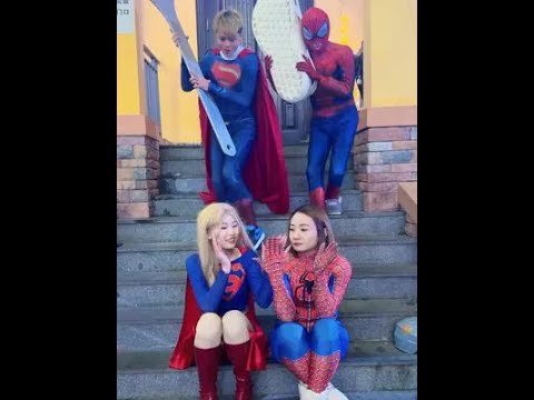 Male Superman SpiderMan is really funnySuperman spiderman supergirl - 超人夫妇 thumbnail