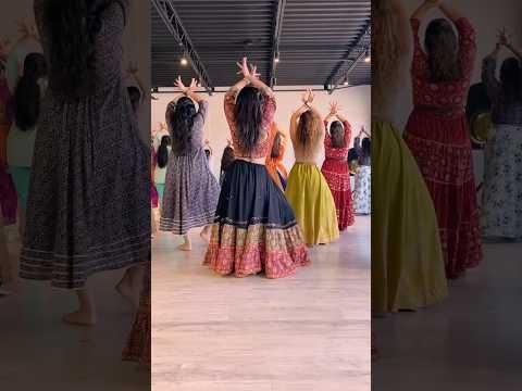 Nagada Sang DholNritya Mann Choreography bollywooddance garba bollywoodgarba dance bollywood - Manali Nandi thumbnail